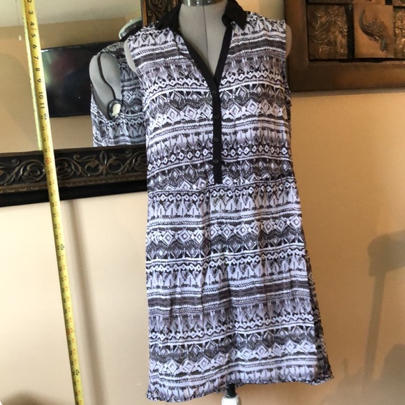 Women’s dress - Picture 1 of 3